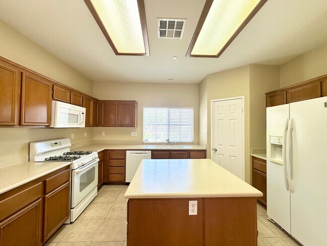Foto del edificio - AVAILABLE NOW!! 3 BEDROOM 2 BATHROOM HOME ...