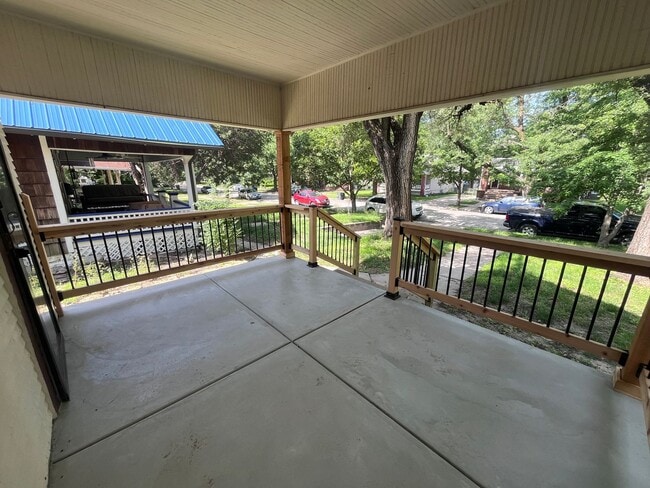 Building Photo - 304 S Rutan St