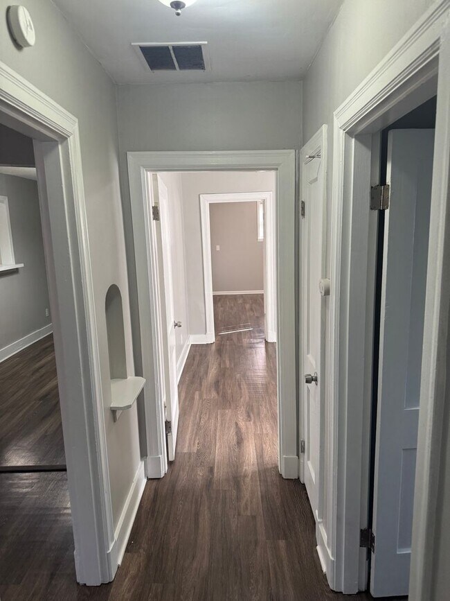 Building Photo - 944 Semmes St