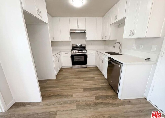 Foto del edificio - 6406 Regatta Ct