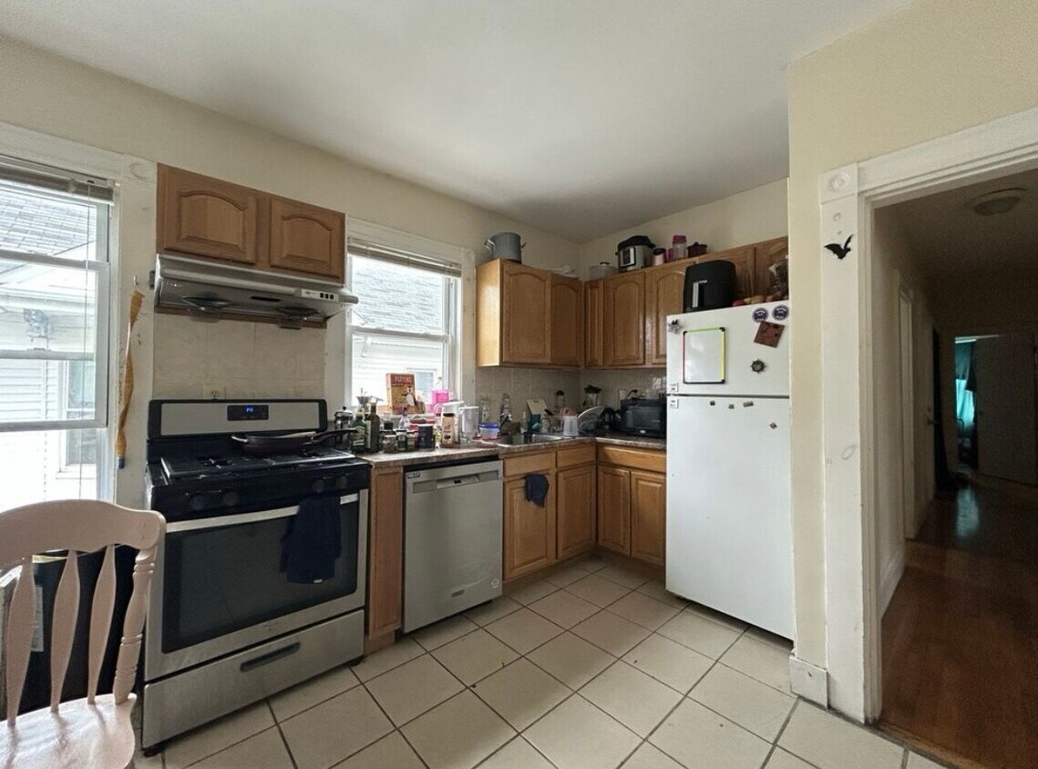 Primary Photo - 110 Murdock St