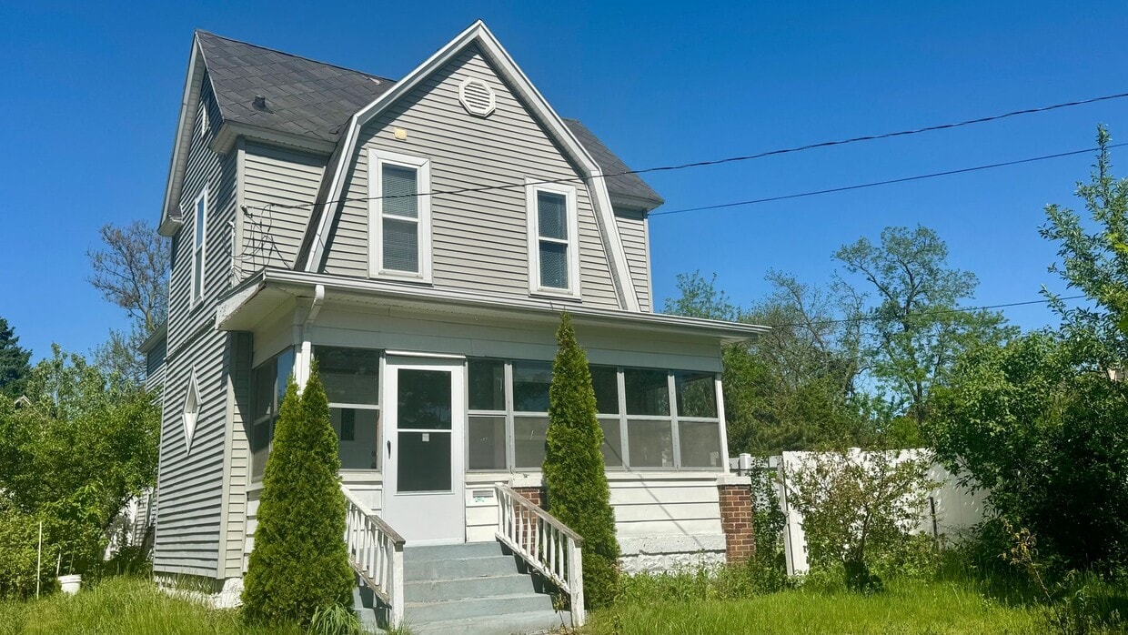 Foto principal - 527 James Ave SE