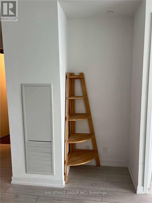 Photo du bâtiment - 5 Buttermill Ave.