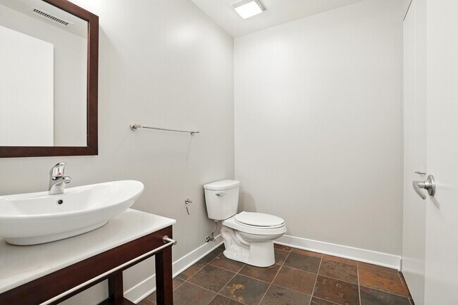 Foto del edificio - 667 W Wayman St