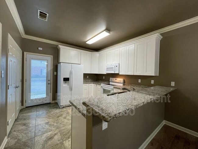 Building Photo - 31855 LA-16