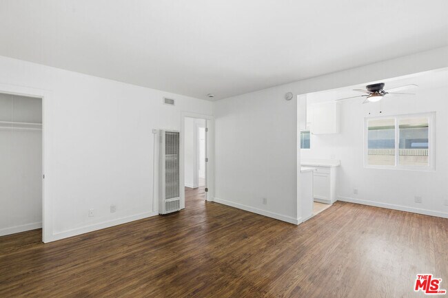 Foto del edificio - 4921 Coldwater Canyon Ave