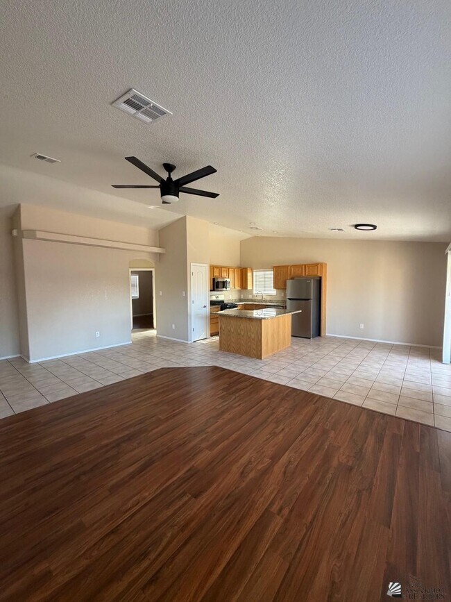 Foto del edificio - 11136 E 25th St