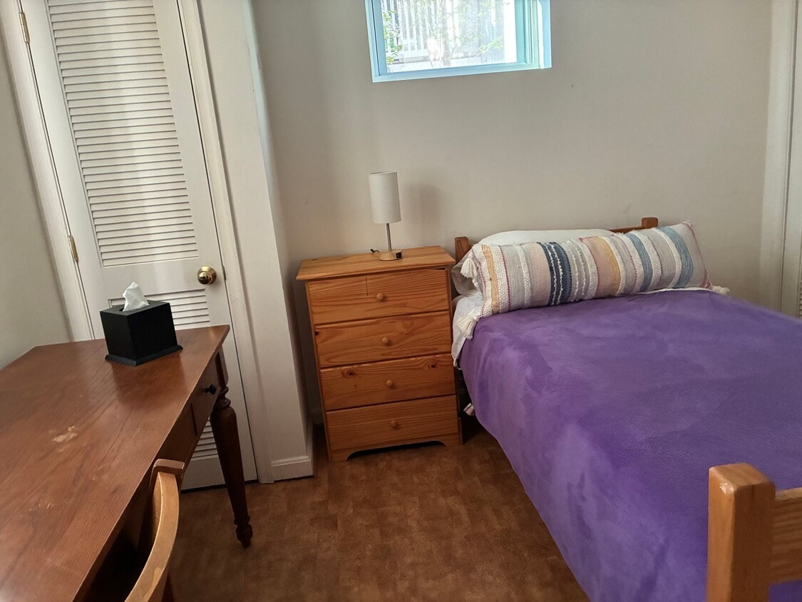 Building Photo - 2405 N Quintana St