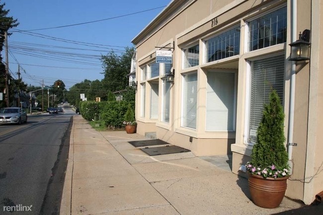 Building Photo - Studio, 1 bath  - 216-18 ARDMORE AVE Unit LF