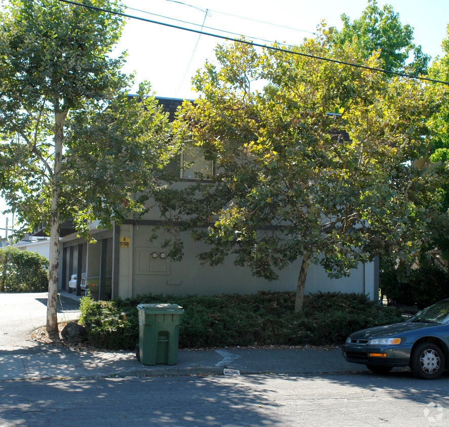 Building Photo - 1155 Evans Dr