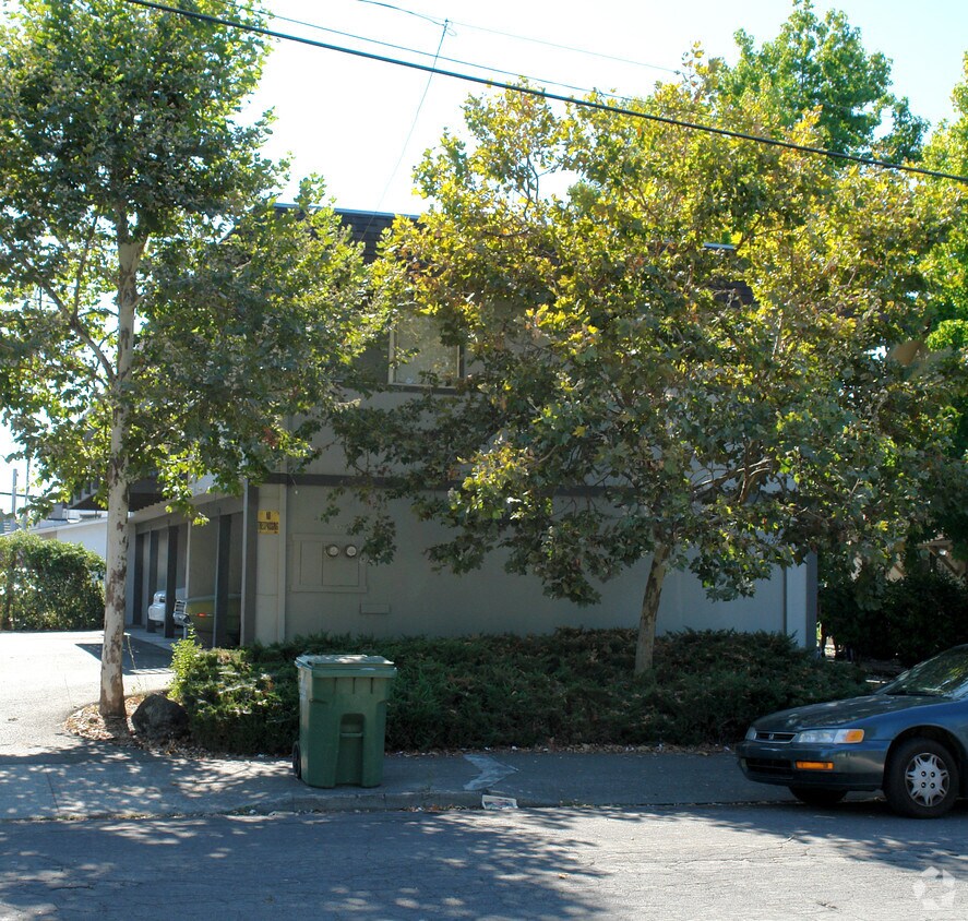 Foto del edificio - 1155 Evans Dr