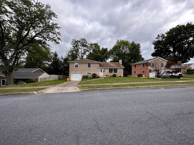 Building Photo - 3 bedroom 1.5 bath Lower Allen Township