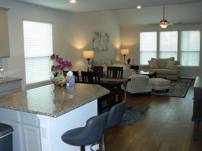 Foto del edificio - 5900 Bucine Cv