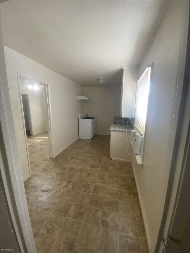 Building Photo - 2 br, 1 bath House - 14029 Walnut St