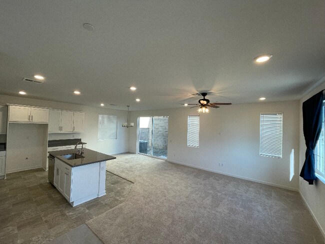 Building Photo - 16286 Lozano St