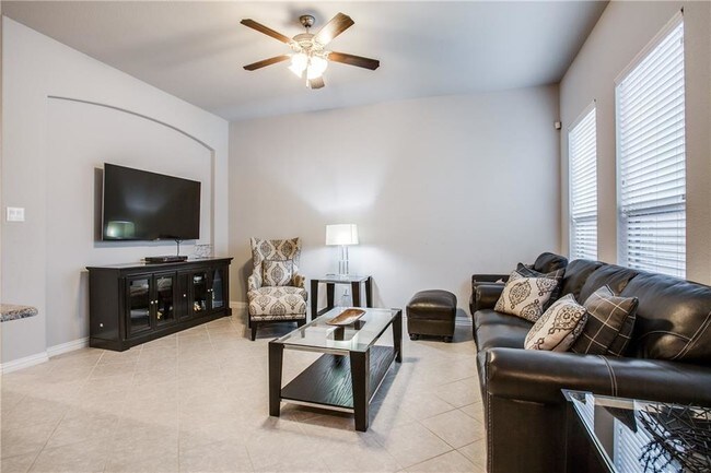 Foto del edificio - 747 Emily Ln