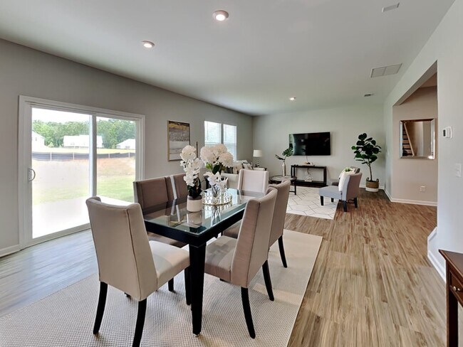 Building Photo - 2137 Blackbird Circle