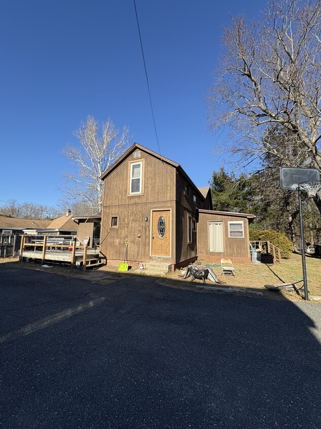 Photo - 109 Pelham Rd (Amherst, MA)