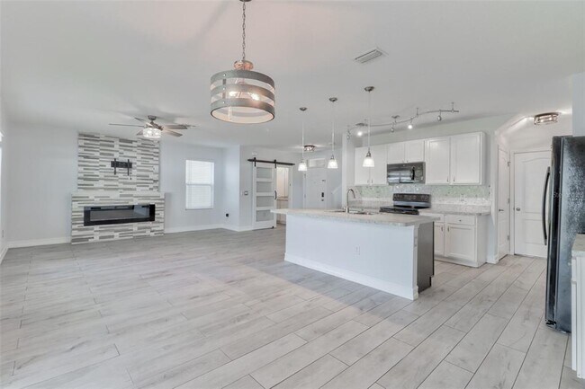 Building Photo - 10525 Whispering Hammock Dr