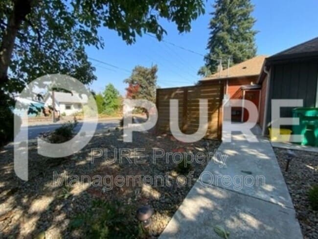 Building Photo - 3552 NE Killingsworth St