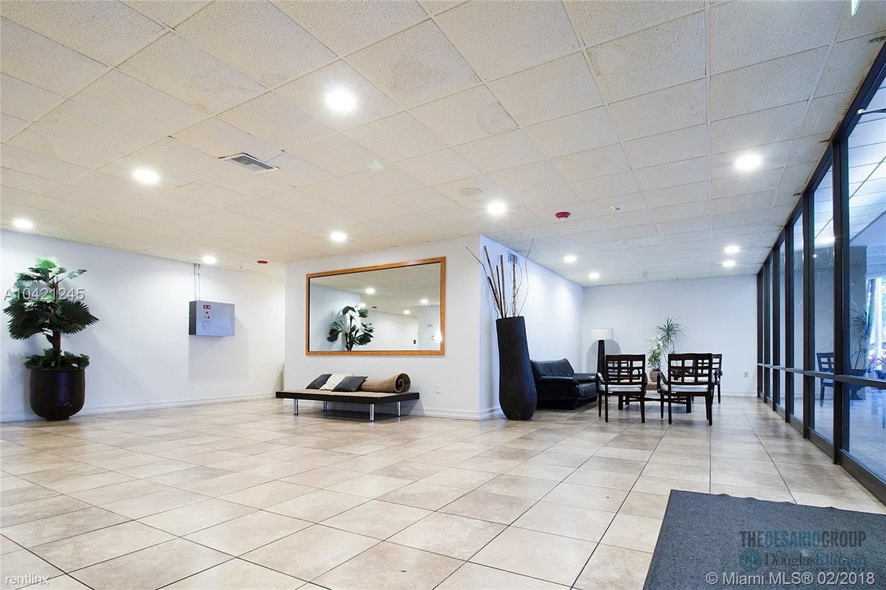 Primary Photo - 6900 Bay Dr