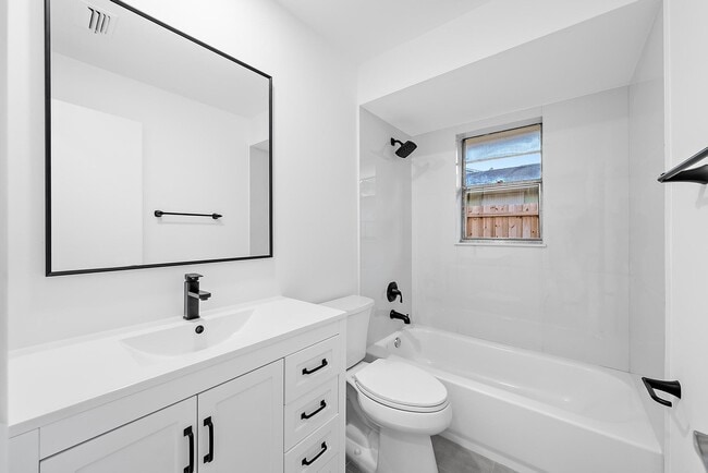 Building Photo - 1928 Service Rd