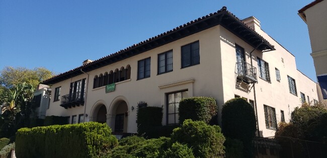 Building Photo - 1016 Tiverton Ave
