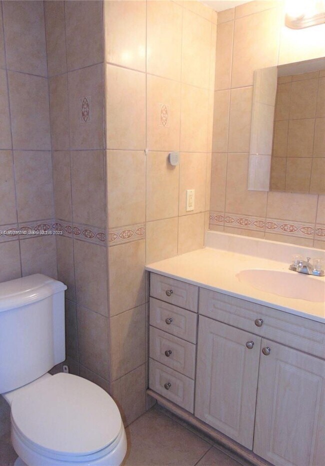 Foto del edificio - 3703 NE 166th St