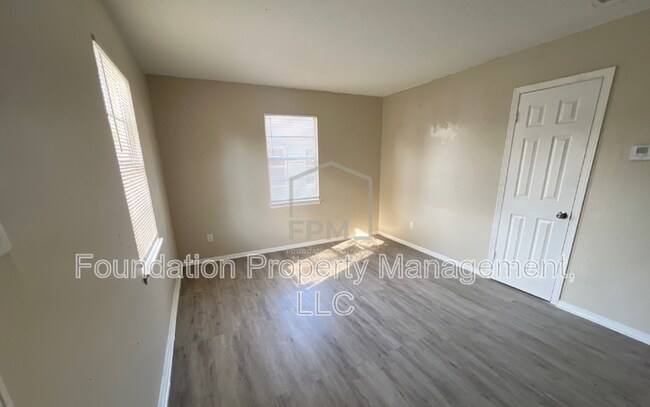 Building Photo - 4422 Suncrest Dr