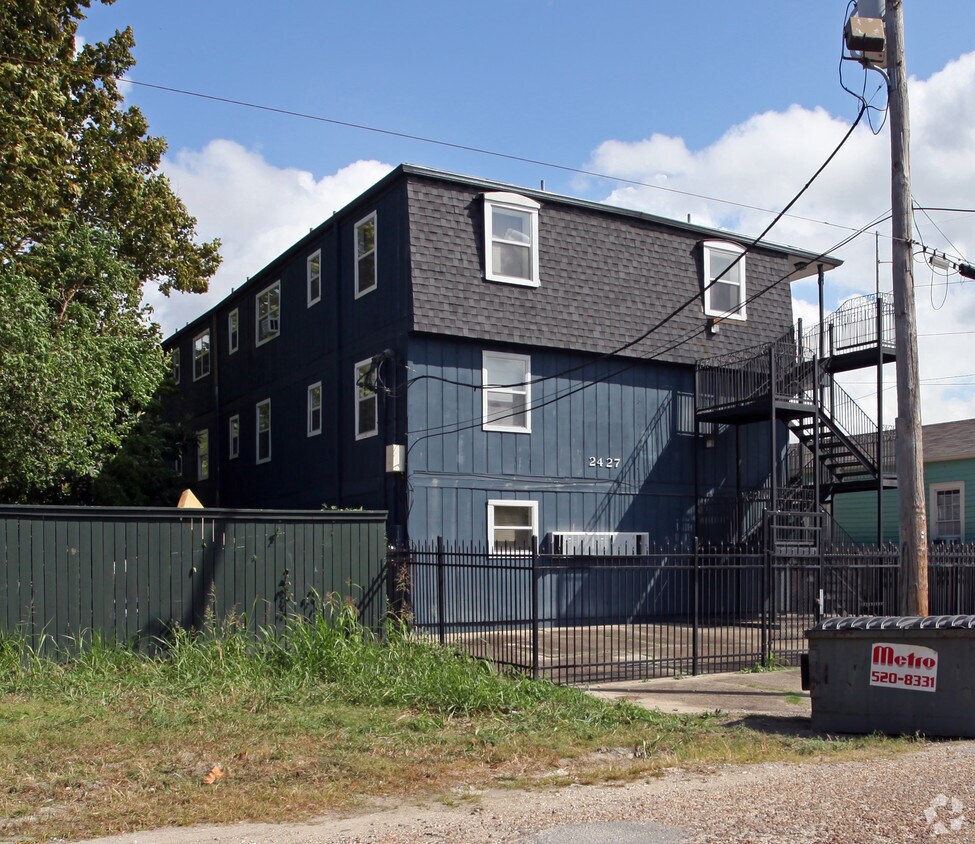 Building Photo - 2427 Kerlerec St