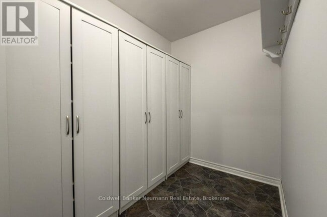 Building Photo - 4 Cutting Dr