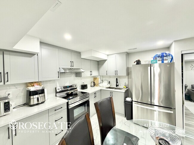 Photo du bâtiment - Cozy 1-Bedroom Basement Apartment in Desir...