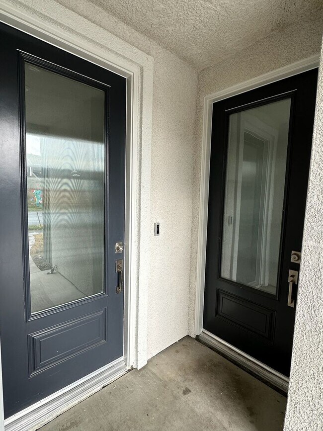 Foto del edificio - 112 E. TYLER AVE - 3 BEDROOM 2.5 BATH MAIN...