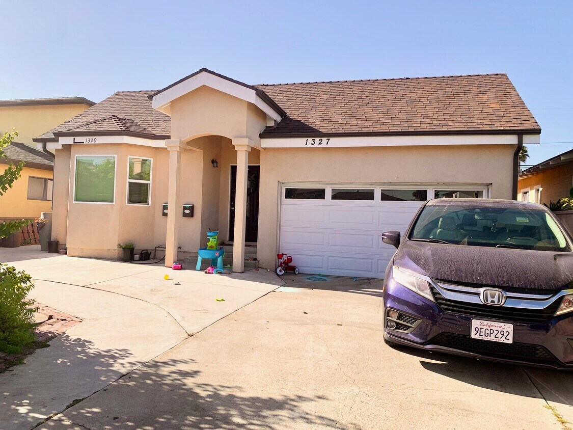 Foto principal - 1327 W 164th St