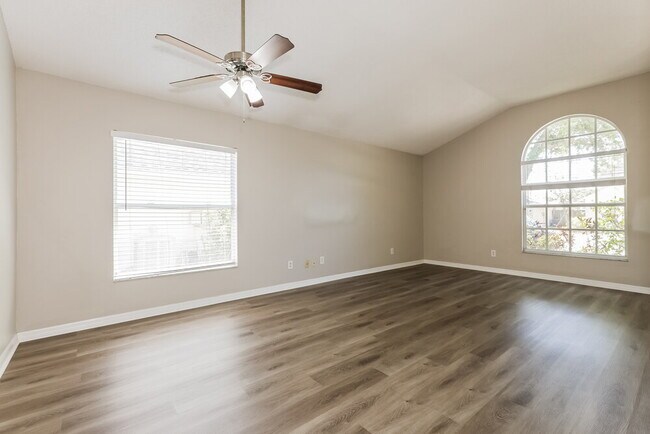 Foto del edificio - 1505 Scotch Pine Dr