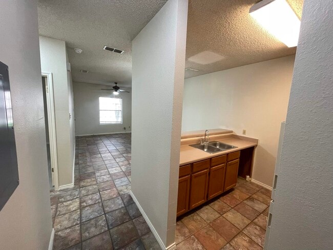 Building Photo - 511 Shiloh Dr