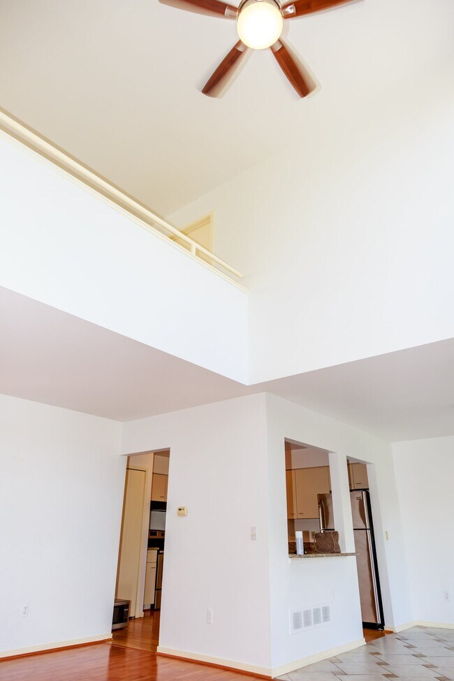 Foto del edificio - 716 Eton Ct