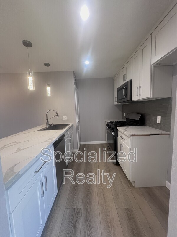 Foto del edificio - 7038 Vesper Ave