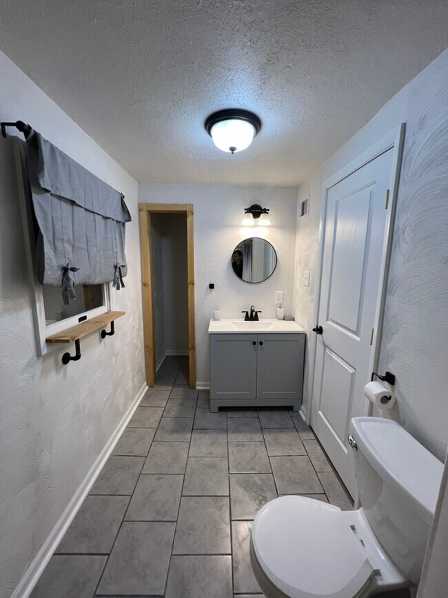 Baño - 171 Bessemer St