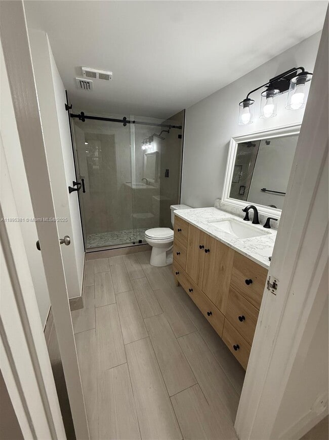 Foto del edificio - 8318 NW 24th St