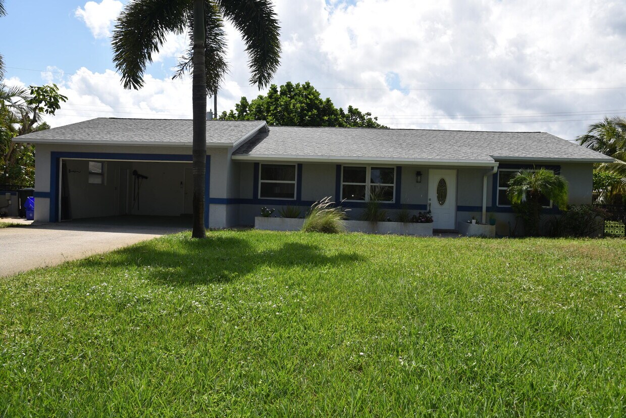 Primary Photo - 636 Linnet Cir