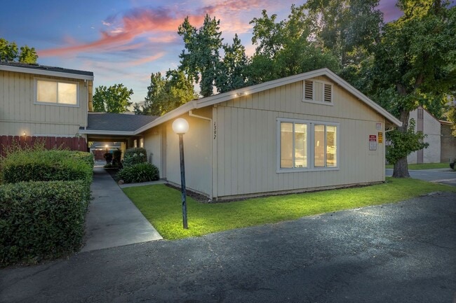 Foto del edificio - Updated Condo In Richfield Gardens Community!