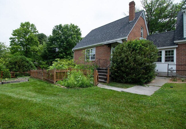 Building Photo - 600 A Airport Road | 1 Bed 1 Bath | 07/15/...