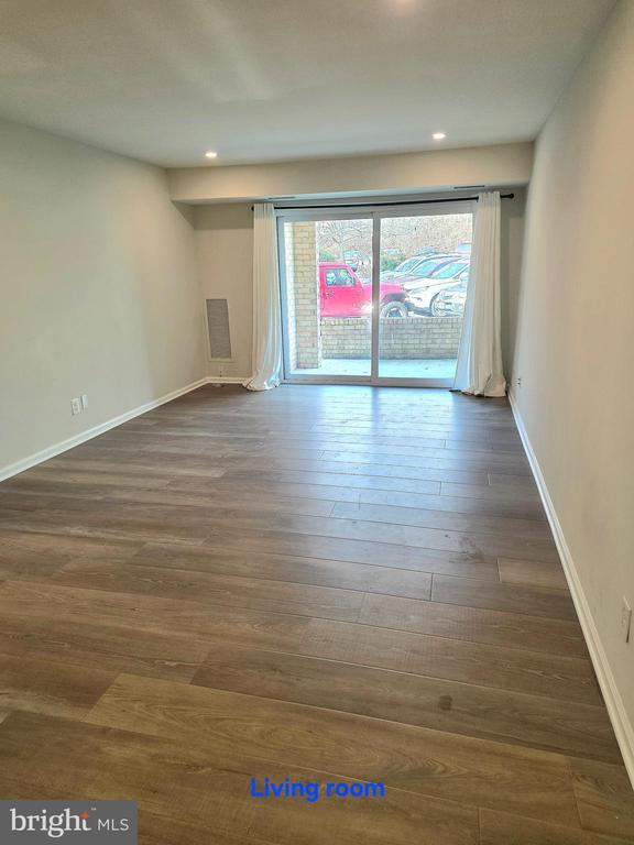 Foto del edificio - 5815 Cove Landing Rd