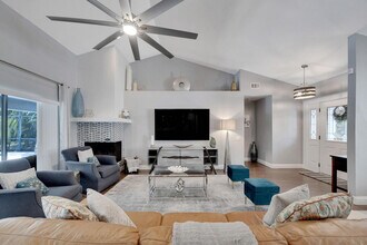 Building Photo - 1331 Normandy Cir N