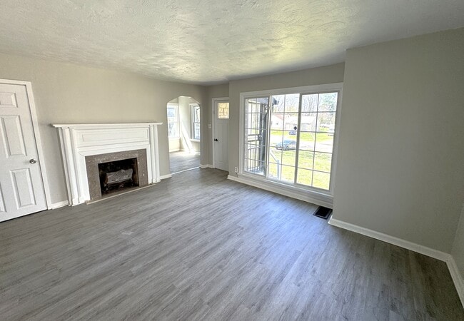 Building Photo - 3905 Millersville Dr