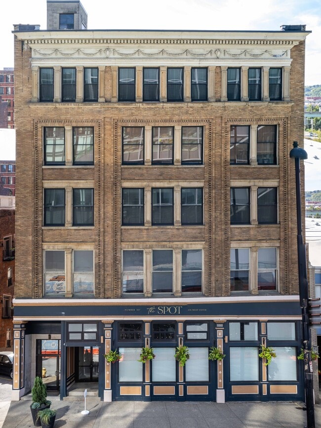 Building Photo - 335 W 5th St