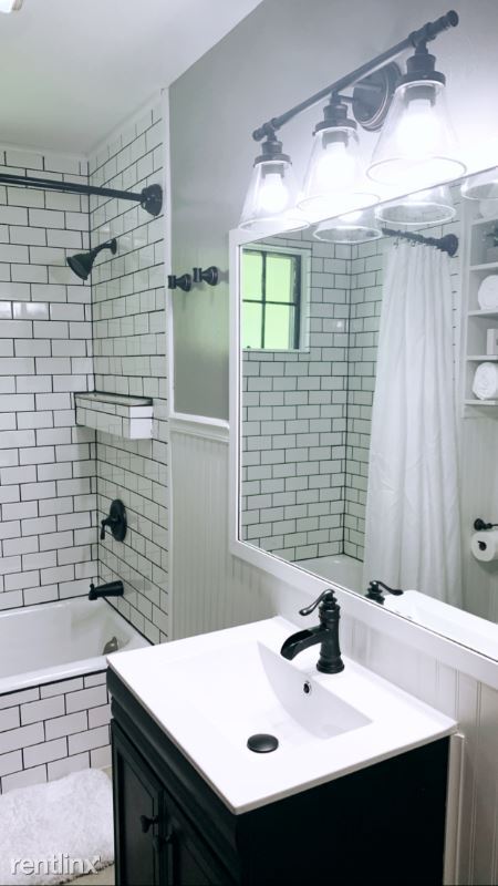 Building Photo - 5 br, 3 bath House - 3415 Montview Drive