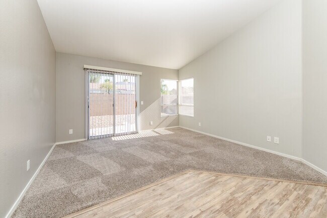 Foto del edificio - 4722 Checker Way