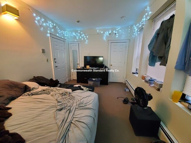 Building Photo - 845 Beacon St